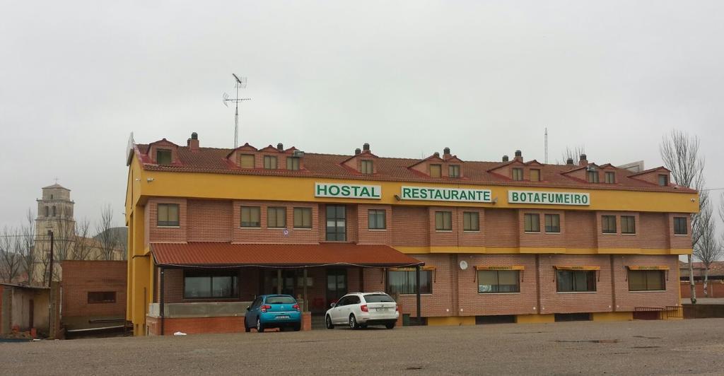 Hostal Botafumeiro Mota del Marqués エクステリア 写真